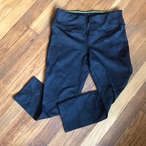 Calvin Klein cropped, black camp leggings, small